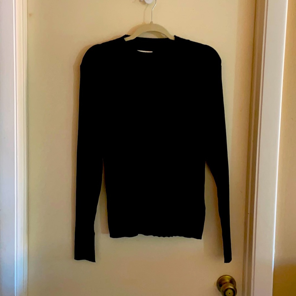 Ribbed crew neck sweater for any occasion!